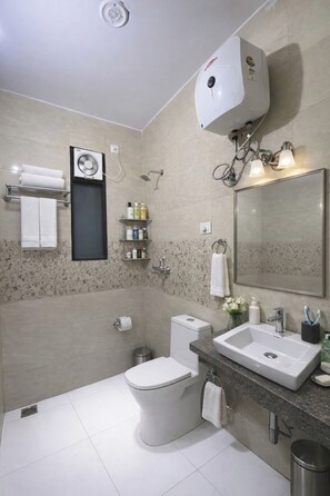 Comfort Double Room, City View | Bathroom - Hotel Dream Connect - Sector 38  (Gurugram)