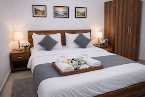 Superior Double Room, 1 Bedroom, City View | Meja, ruang kerja komputer riba, Wi-fi percuma 