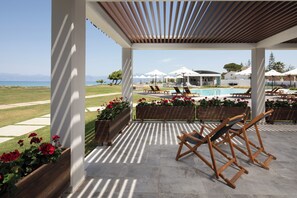 Deluxe double suite with direct sea view | 테라스/파티오