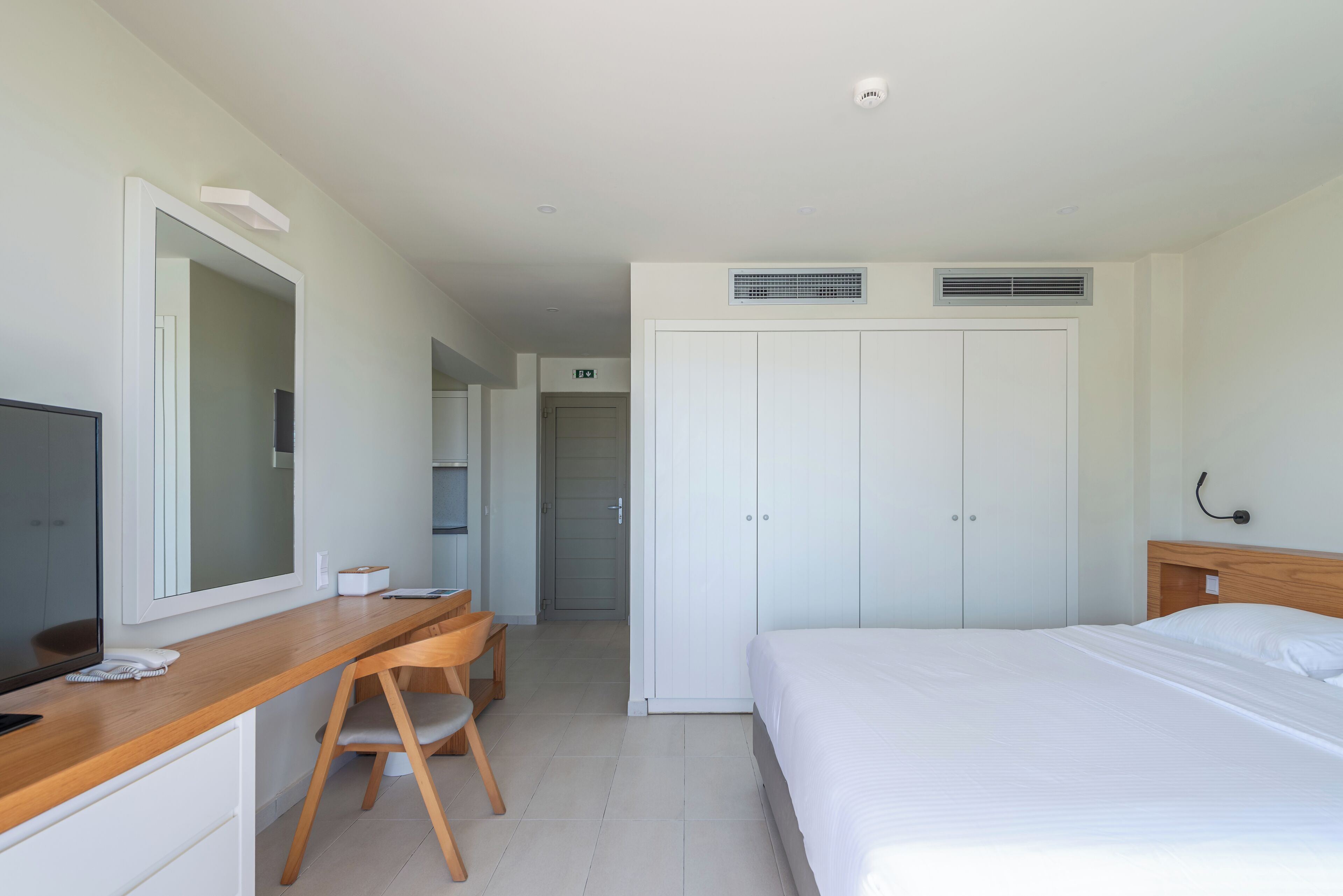 Deluxe double suite with direct sea view | Peti besi dalam bilik, langsir/tirai gelap terus, kalis bunyi 