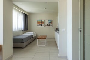 Deluxe double suite with direct sea view