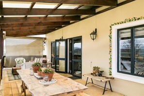 Deluxe Suite, Balcony, Mountain View | Outdoor dining - Narnia Luxury Self Catering Guest House (Knysna)