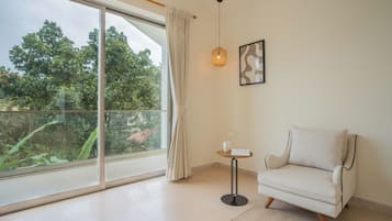 Luxury-Villa, Balkon, Poolblick | Wohnbereich