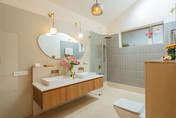 Luxury Villa, Balcony, Pool View | Bathroom | Shower, free toiletries, hair dryer, towels - ELIVAAS Mirai Gemini 3 BHK Villa (Vagator)