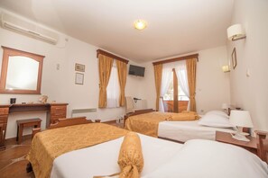 Triple Room, Balcony, Sea View - Hotel Fiammanti (Đenovići)