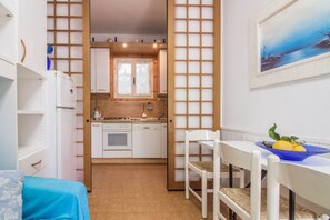 Fridge, microwave, dishwasher - GuestHost - A comfortable and welcoming 45 square meters apartment, perfect for two people, located on the lower ground floor of a building without an elevator.The property is ideally located, just a 4-minute walk from the beach: our guests can enjoy the (Golfo Aranci)