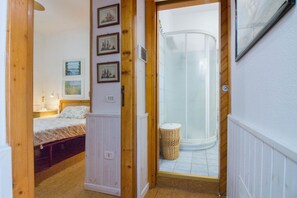 Iron/ironing board - GuestHost - A comfortable and welcoming 45 square meters apartment, perfect for two people, located on the lower ground floor of a building without an elevator.The property is ideally located, just a 4-minute walk from the beach: our guests can enjoy the (Golfo Aranci)