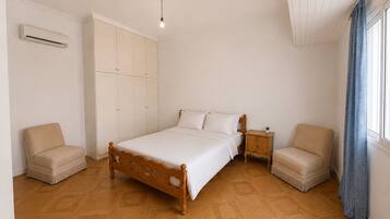 1 bedroom, iron/ironing board, bed sheets
