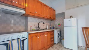 Private kitchen - Pomegranate Port House: Authentic Ermioni Escape (Ερμιόνη)