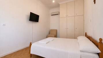 1 bedroom, iron/ironing board, bed sheets
