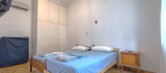 Pomegranate Port House: Authentic Ermioni Escape