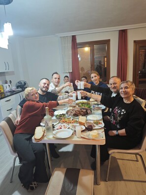 Dining - Hayrat apart (hayrat)