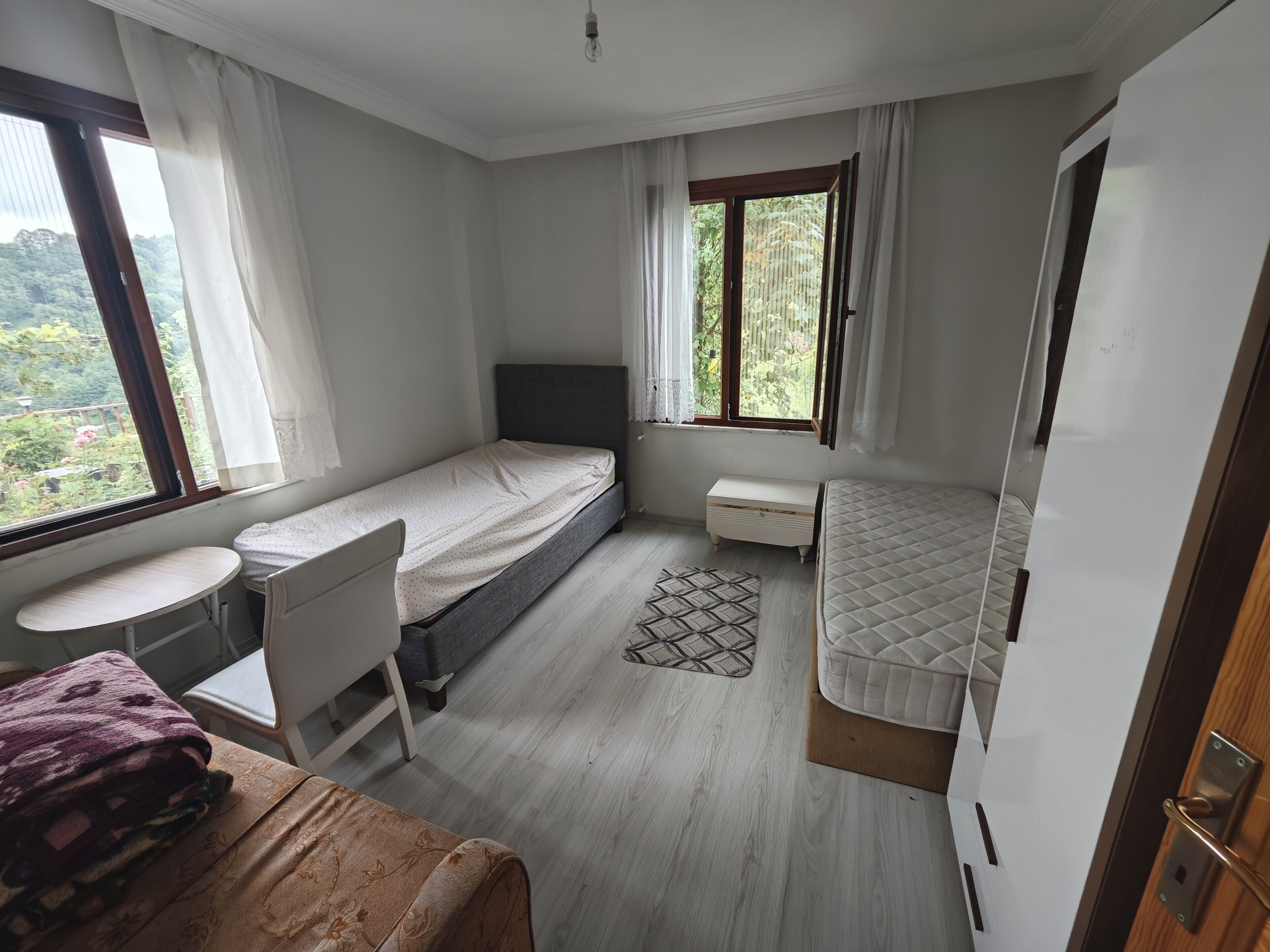 Appartement Familial, patio, vue jardin | Chambres insonorisées, fer et planche à repasser, Wi-Fi gratuit