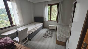 Appartement Familial, patio, vue jardin | Chambres insonorisées, fer et planche à repasser, Wi-Fi gratuit