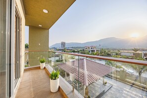 Villa | Terrace/patio - ELIVAAS Heaven in Hills Mountara 3BHK  (Mavli)