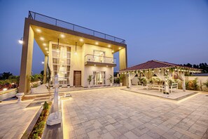 Outdoor dining - ELIVAAS Heaven in Hills Mountara 3BHK  (Udaipur, Debari)