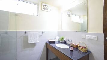 Standard Villa, Balcony, Garden View | Bathroom
