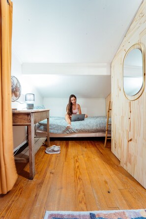 Basic Shared Dormitory, Shared Bathroom (Summer) | Free WiFi - La Boga Surf House (Biscarrosse)