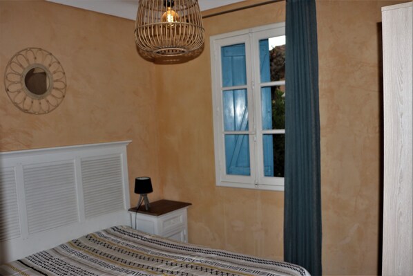 Room - Air-conditioned fisherman's cottage. Seaside (Saint-Cyprien)