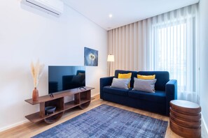 Superior Apartment | Living area - Rosário 244 by LovelyStay (Porto)