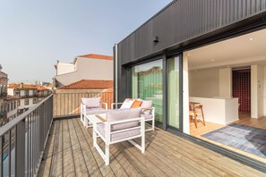 Superior Penthouse | Terrace/patio - Rosário 244 by LovelyStay (Porto)
