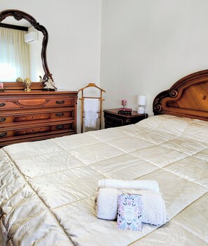 2 habitaciones, tabla de planchar con plancha y wifi gratis 