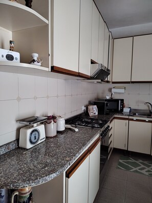 Fridge, microwave, stovetop, coffee/tea maker - Bright apartment with veranda and private parking space. (Trapani)