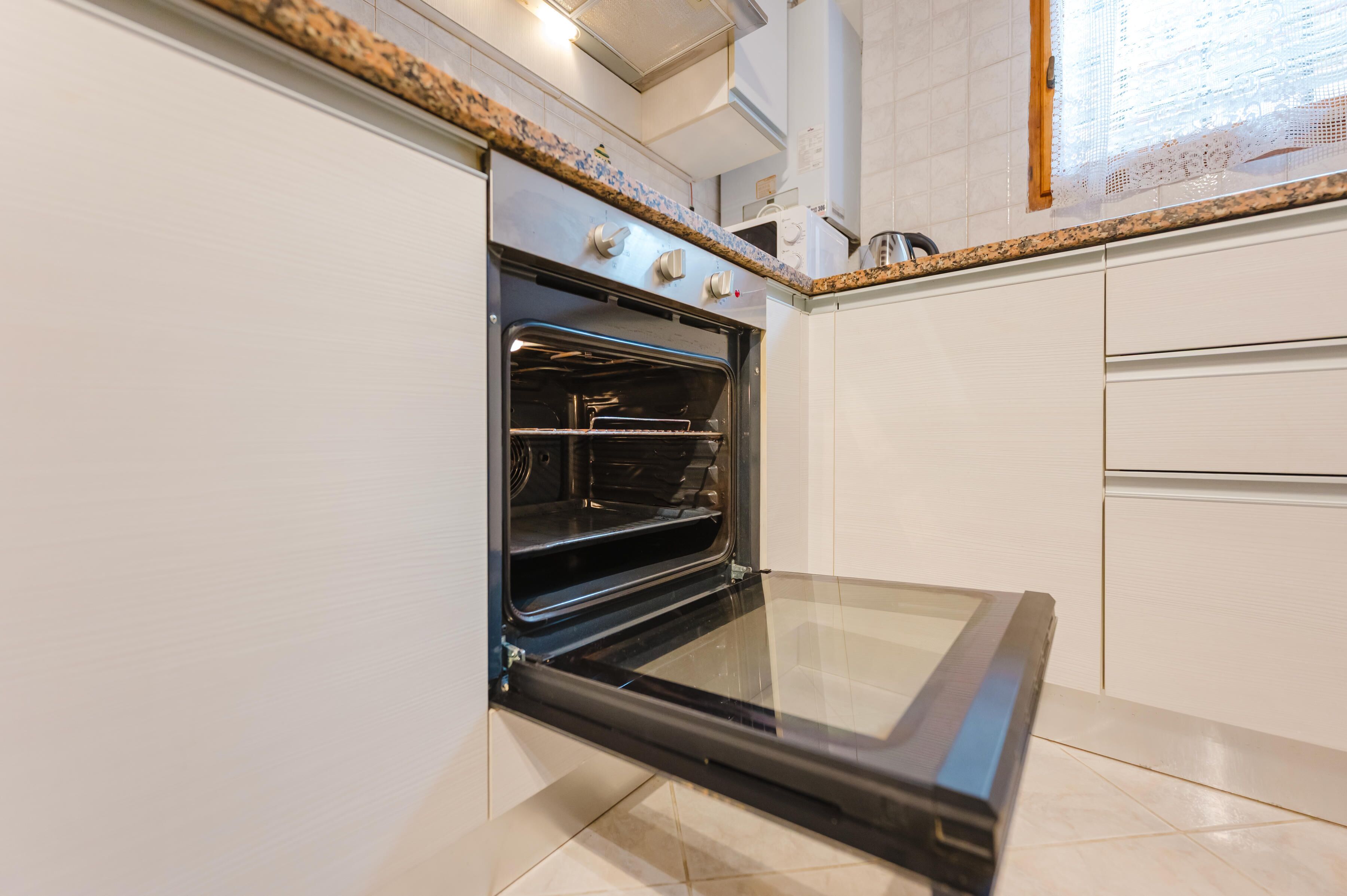 Appartamento Deluxe, vista cortile | Cucina privata | Frigorifero, microonde, forno, piano cottura