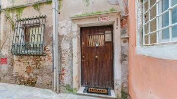 Deluxe-Apartment, Blick auf den Innenhof | Außendetails