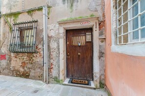 豪華公寓, 庭園景觀 | 外觀細部