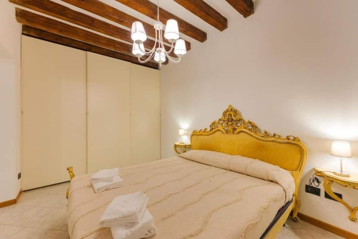 Căn hộ Deluxe, quang cảnh sân vườn