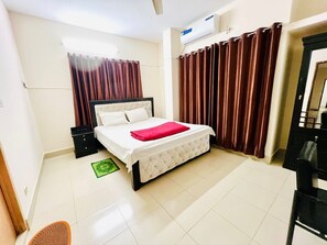 Internet - Fabulous 9-bedroom apartment with AC in vibrant Dhaka (Dhaka-)