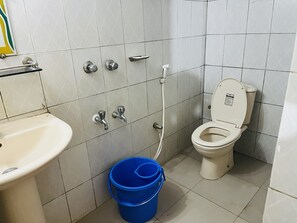 Towels, soap, toilet paper - Fabulous 9-bedroom apartment with AC in vibrant Dhaka (Dhaka-)