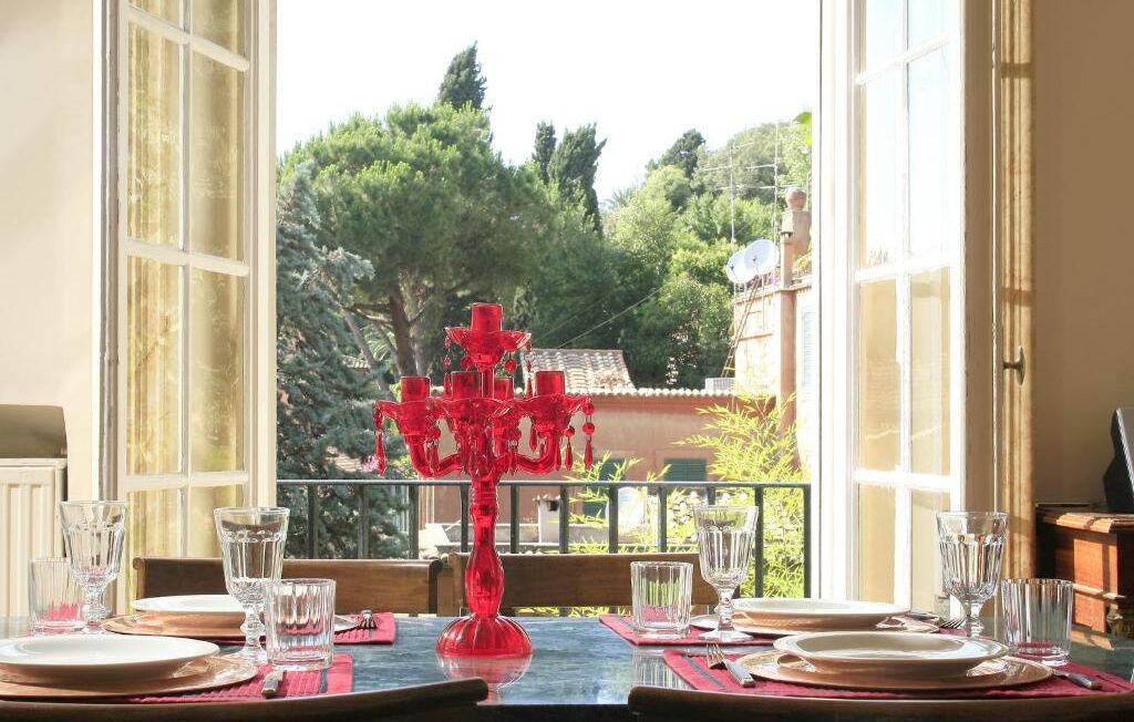 Deluxe Apartment, Balcony | Dining