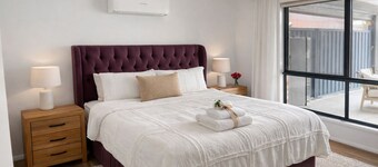 Bayside Family & Pet Friendly Retreat with Pool & Playroom