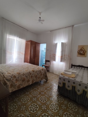 Iron/ironing board, WiFi, bed sheets