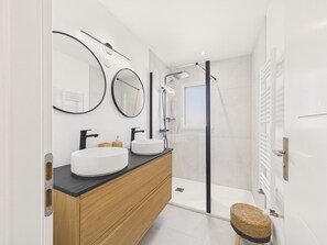 Shower, hair dryer - Superb recently built house for 8 with garden (Pléneuf-Val-André)