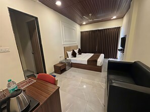 Superior Room | Desk, laptop workspace, free WiFi - Hotel Madhav and Restaurant (Indore)