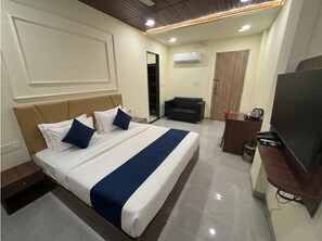 Superior Room | Desk, laptop workspace, free WiFi - Hotel Madhav and Restaurant (Indore)
