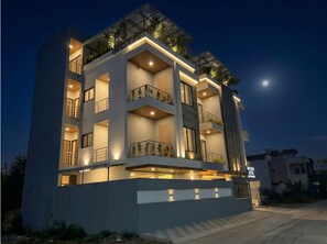 Exterior - Hotel Madhav and Restaurant (Indore)