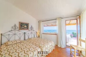 Iron/ironing board - ELITE COLLECTION- VILLA ROMAZZINO (Arzachena)
