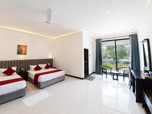 Deluxe fyrbäddsrum - balkong - utsikt mot trädgården