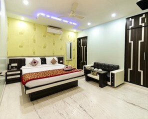 Deluxe Room | Free WiFi, bed sheets - Hotel The Tezo Residency (Agra)