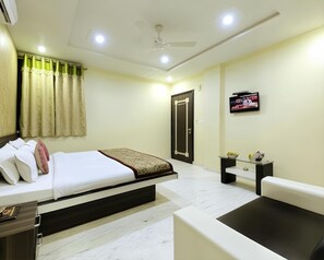 Free WiFi, bed sheets - Hotel The Tezo Residency (Agra)