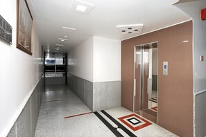 Interior - Hotel The Tezo Residency (Agra)