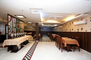 Dining - Hotel The Tezo Residency (Agra)