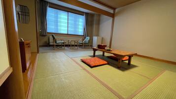 Basic Quadruple Room | Interior