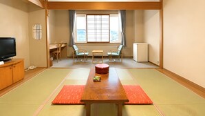 和風クワドラプルルーム | デスク、WiFi (無料)、ベッドシーツ