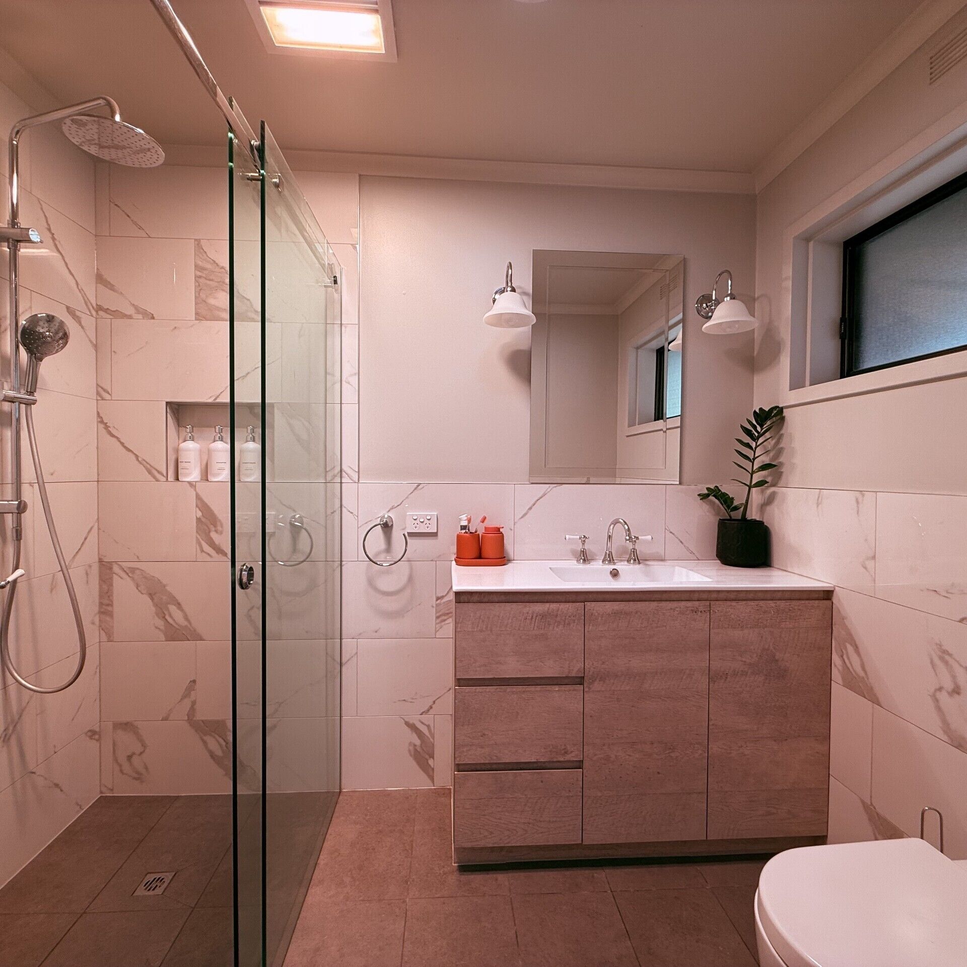 Bruser, håndklæder, Sæbe, Toiletpapir