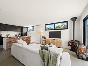 Smart TV, fireplace - Stone River Villa 1 | Luxe Retreat | Heated Pool (Margaret River)